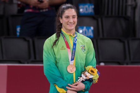 Mayra Aguiar com premiação nos Jogos Olímpicos