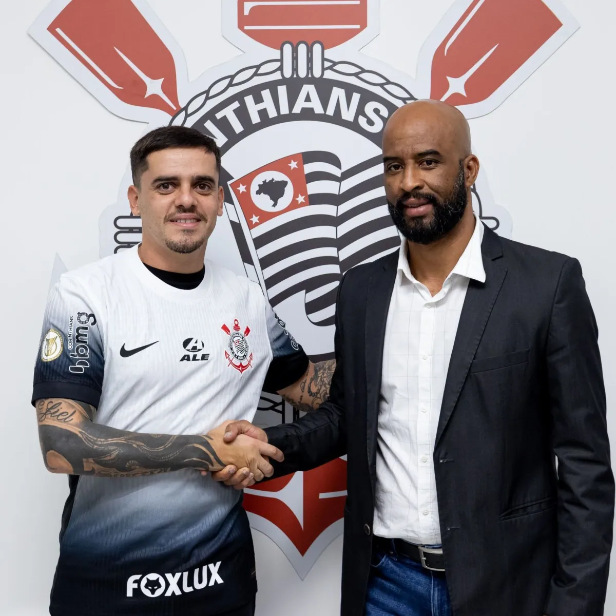 Fagner renova contrato com o Corinthians por duas temporadas