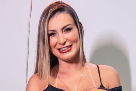 Andressa Urach faz cirurgia para ficar com 'língua de cobra'; veja