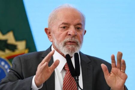 "Não vamos cortar o salário mínimo", reafirma Lula Em entrevista, presidente destacou os números atuais da economia