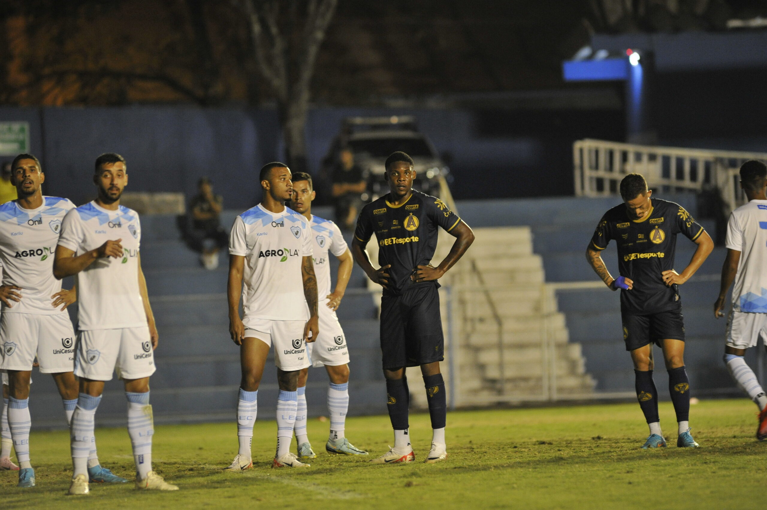 No apagar das luzes, Aparecidense leva a virada para o Londrina e pode dormir no Z-4 no final da rodada