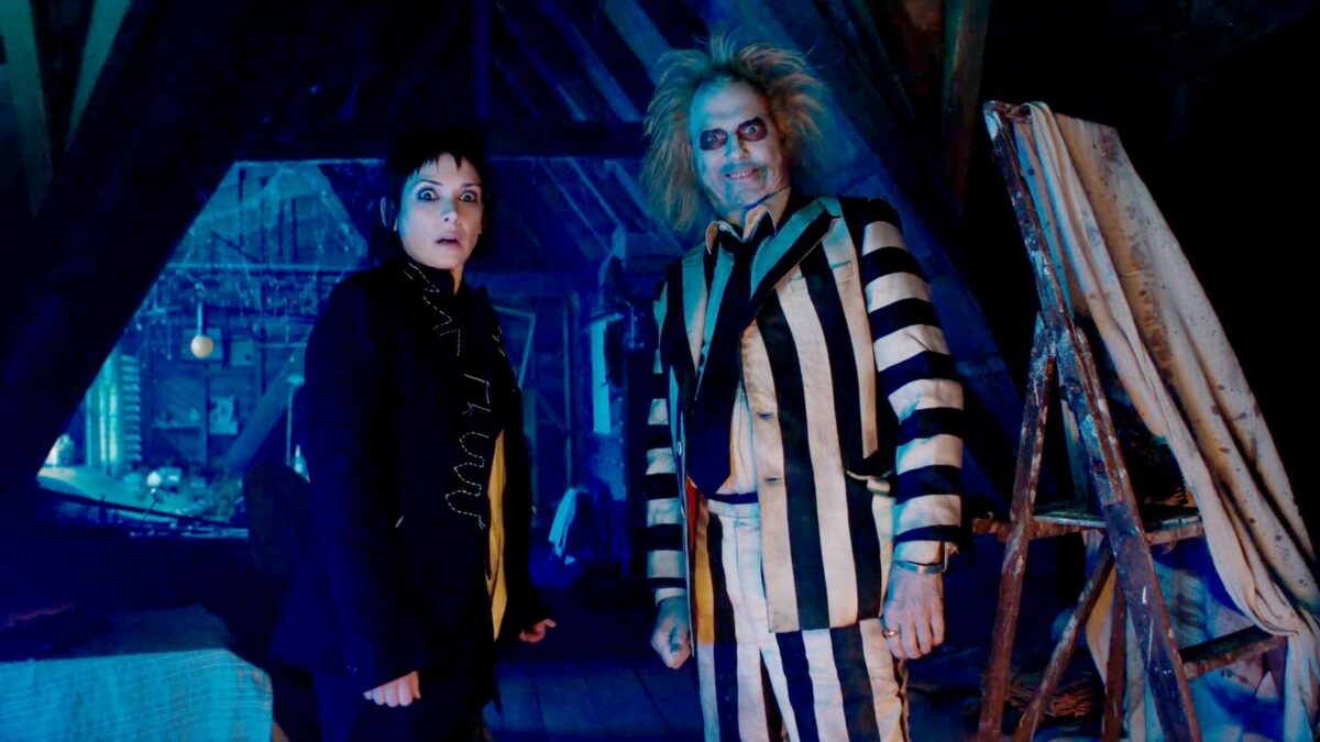A Warner Bros. divulgou um novo trailer oficial de “Os Fantasmas Ainda Se Divertem: Beetlejuice Beetlejuice”, aguardada sequência do sucesso “Os Fantasmas se Divertem”, de 1988. O diretor Tim Burton retoma a parceria com os astros Michael Keaton, Winonna Ryder e Catherine O’Hara nesta continuação que chega 36 após o original. O longa tem estreia prevista para setembro nos cinemas.