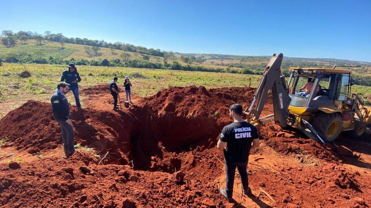 Polícia faz escavação para encontrar corpo de Daiara Talyssa (Foto: Polícia Civil)