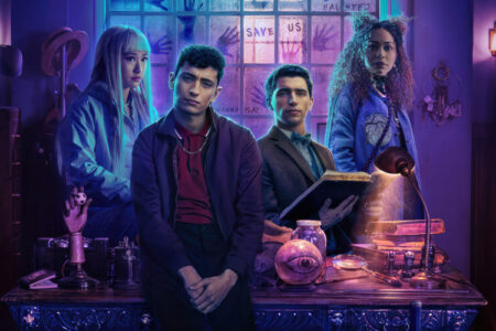 “Dead Boy Detectives” foi cancelada pela Netflix. A série estreou sua única temporada no serviço de streaming em 25 de abril.