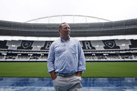 John Textor no estádio do Botafogo