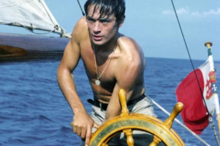 Alain Delon em cena do filme 'O Sol por Testemunha', de 1960 (Foto: Divulgação)