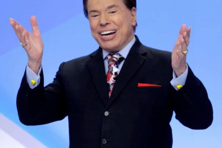 Silvio Santos apresentando o seu programa no SBT