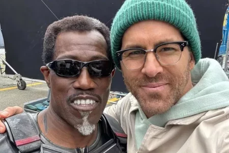 Wesley Snipes é um tesouro norte-americano e Ryan Reynolds quer mais. A estrela de "Deadpool e Wolverine" postou um carrossel de fotos de Snipes no Instagram escrevendo: “A reação quando [Wesley Snipes] entra no filme é a coisa mais intensa que já ouvi em um cinema. é também o som de um legado."