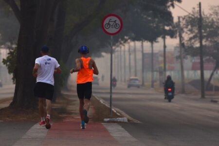 Fumaça no céu de Goiânia (Foto: Jucimar de Sousa)