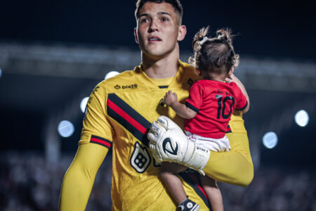 Pedro Rangel com a filha no colo