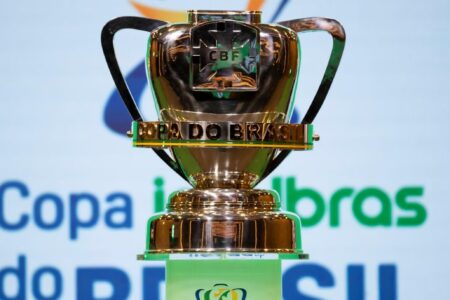 Troféu da Copa do Brasil em disputa