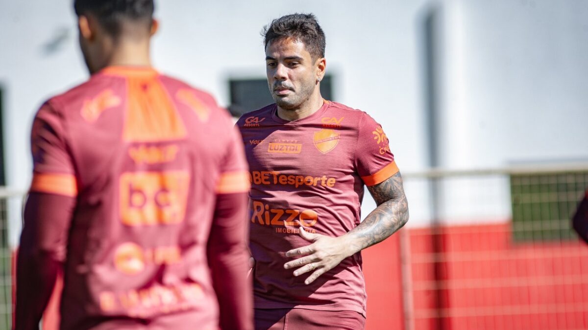 Henrique Almeida durante treino