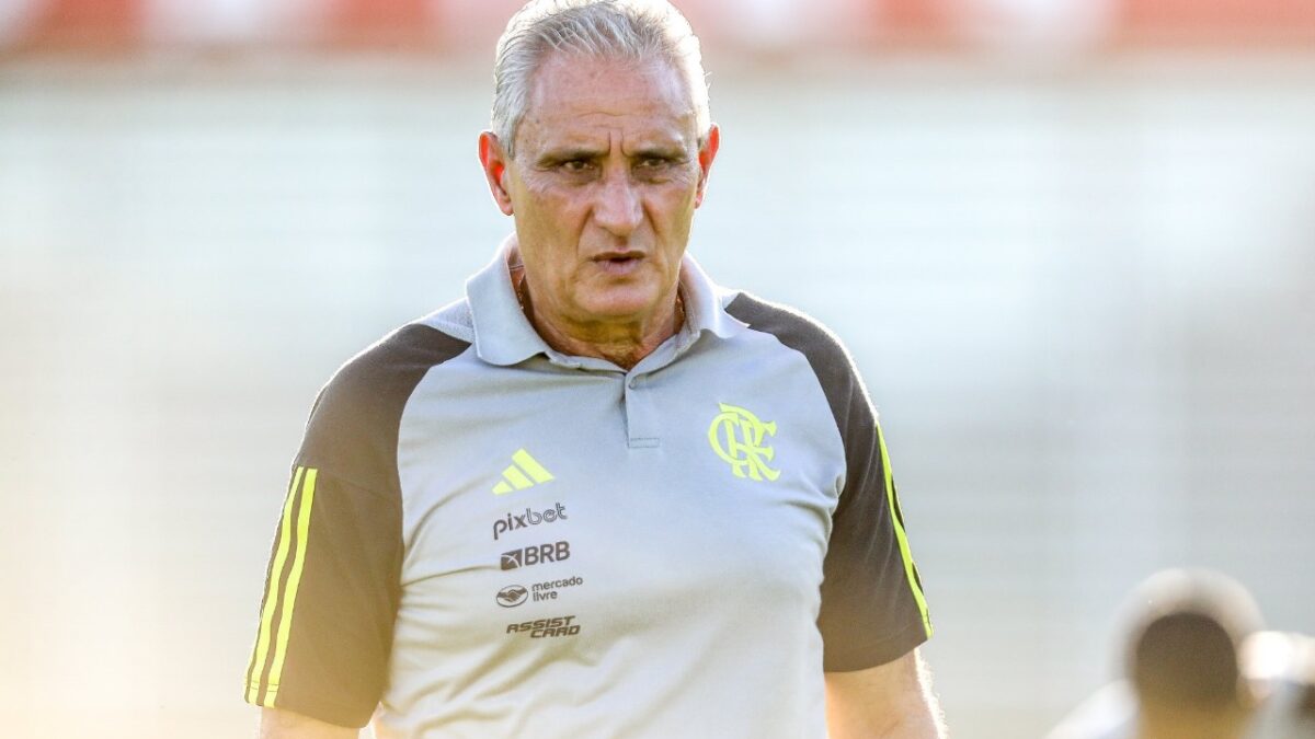Tite durante treinamento no Flamengo