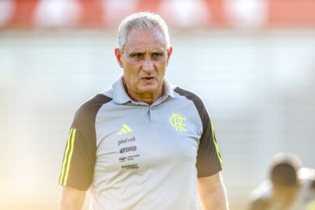 Tite durante treinamento no Flamengo