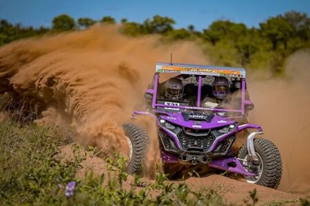 Carro dos pilotos goianos no Rally