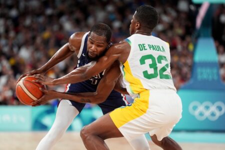 De Paula marcando Kevin Durant