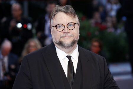 Tudo começou inocentemente. Enquanto terminava as filmagens de sua adaptação de "Frankenstein" em Aderdeen, Escócia, o cineasta vencedor do Oscar Guillermo del Toro foi avisado sobre um quarto mal-assombrado dentro do hotel em que a equipe estava hospedada. Em vez de ser repelido, o amante de monstros ficou intrigado. Levando para o X, anteriormente conhecido como Twitter, del Toro documentou suas aventuras espectrais como se estivesse em uma missão.