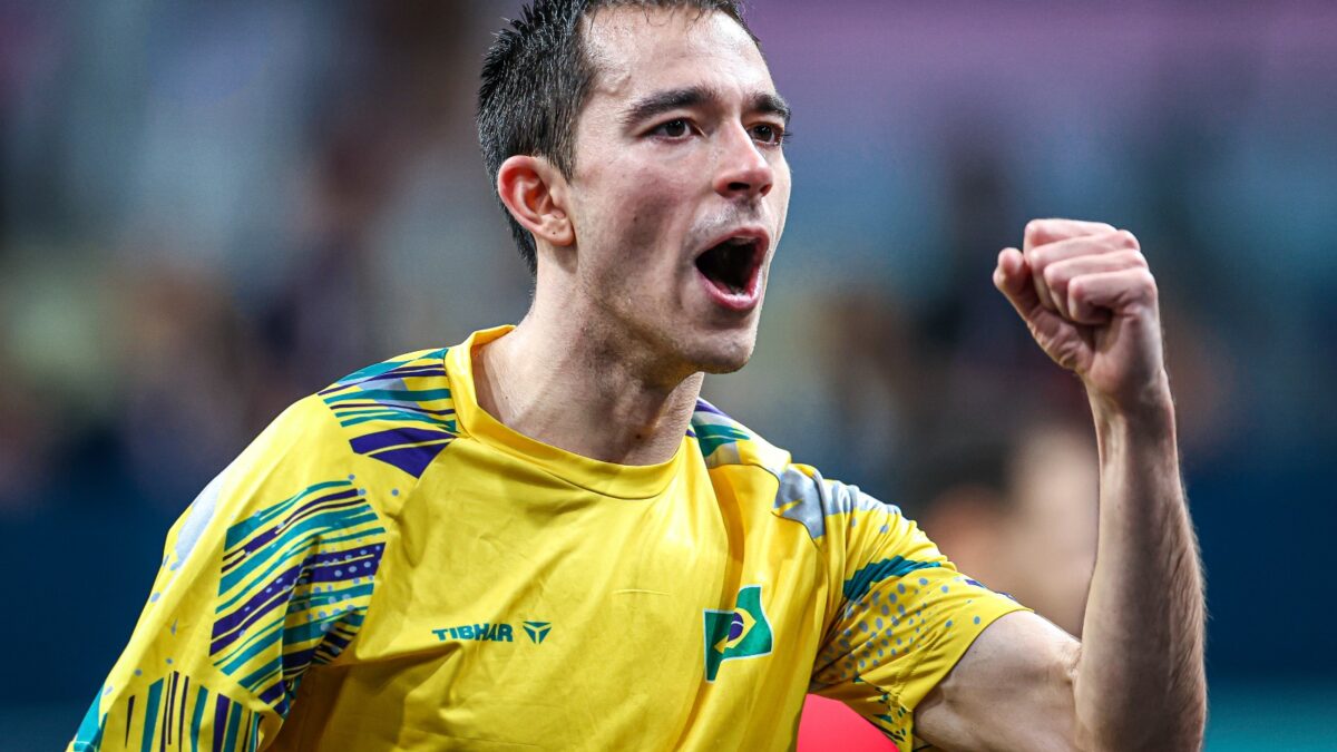 Hugo Calderano comemorando ponto