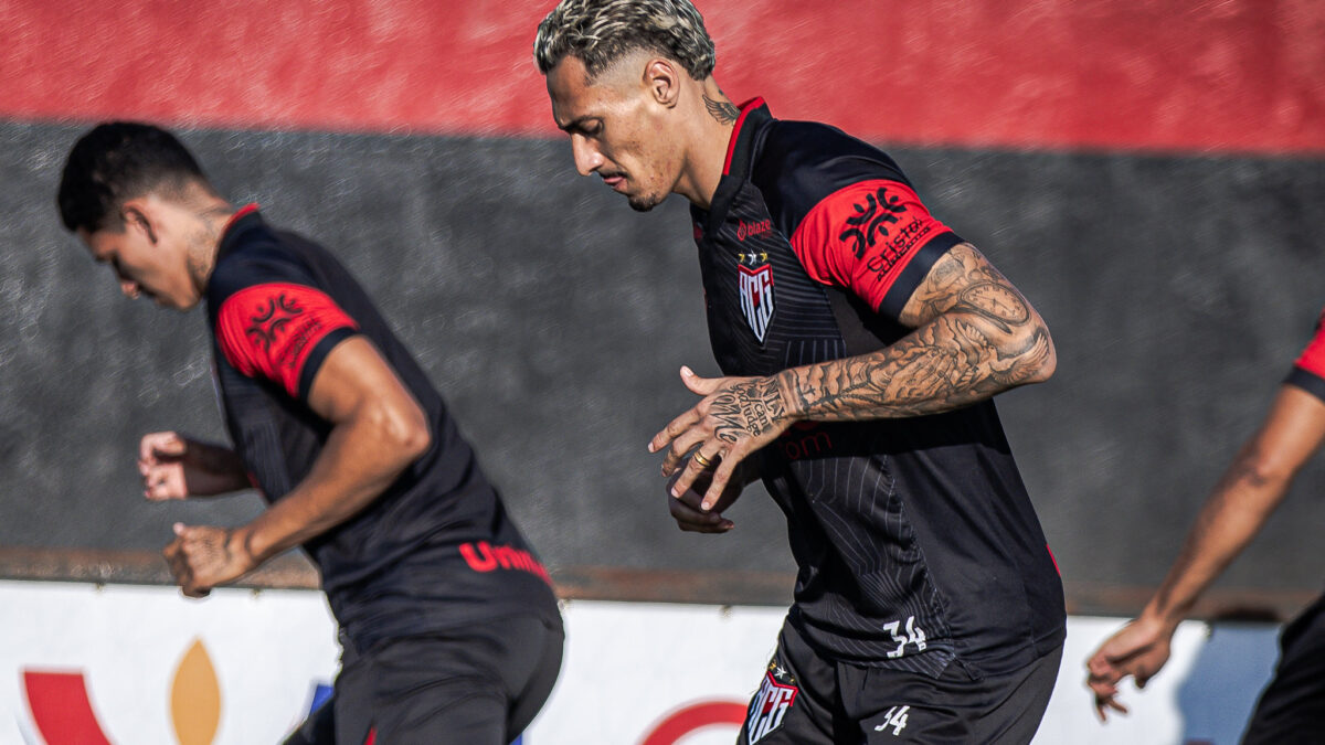 Derek treinando no CT do Dragão 2024