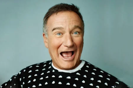 Em 11 de agosto de 2024 completo 10 anos desde o falecimento do nosso querido Robin Williams. Neste post, o Telemania escolheu os 15 melhores filmes de sua carreira. Todos trabalhos marcantes e também diversos, desde dramas tocantes como "Sociedade dos Poetas Mortos" até comédias e aventura como "Jumanji", por exemplo.