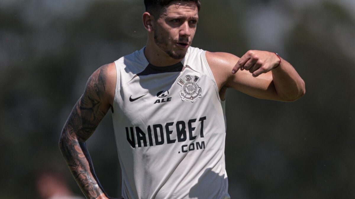 Rodrigo Garro durante treinamento do Corinthians