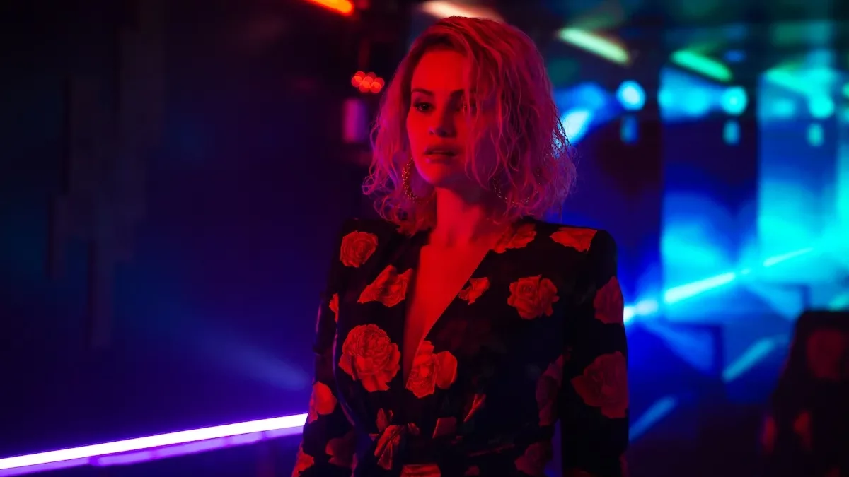 Gomez estrela o filme premiado no Festival de Cannes este ano chamado “Emilia Pérez”, do escritor/diretor Jacques Audiard. O musical acompanha quatro mulheres no México que estão buscando sua própria felicidade. A sinopse oficial diz: “A temível líder do cartel Emilia (Karla Sofía Gascón) convoca Rita (Zoe Saldaña), uma advogada pouco apreciada presa em um emprego sem futuro, para ajudar a fingir sua morte para que Emilia possa finalmente viver autenticamente como seu verdadeiro eu.”