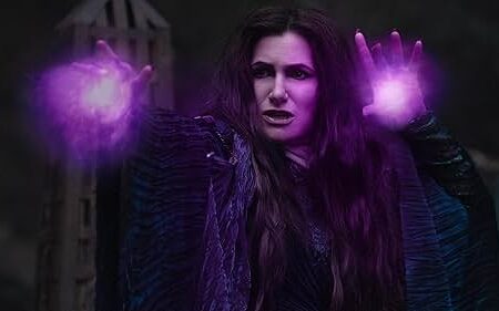 Durante o evento D23 Expo, da Disney, o Marvel Studios divulgou o novo trailer de "Agatha Desde Sempre", série derivada de "WandaVision" estrelada por Kathryn Hahn.