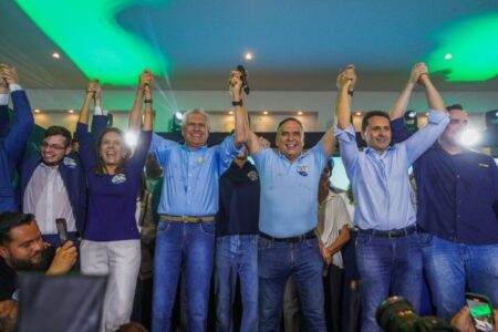 Carreata com presença de Caiado marca início da campanha de Leandro e Mabel