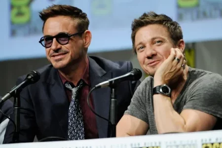 Robert Downey Jr. não contou para os Vingadores originais que ele interpretaria o Doutor Destino em "Vingadores: Doomsday"— incluindo Jeremy Renner.