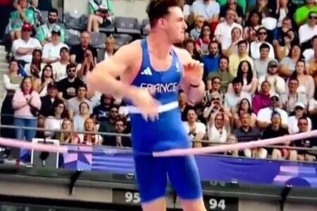 'Grande decepção', diz francês eliminado das Olímpiadas após esbarrar pênis em equipamento Anthony Ammirati interrompeu o sonho da medalha