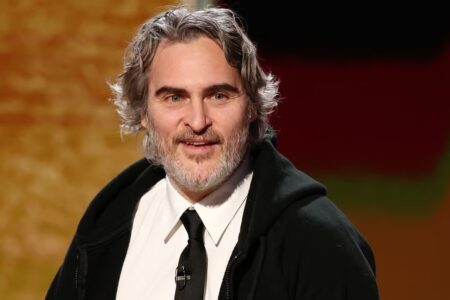 Joaquin Phoenix desistiu do filme de romance gay ainda sem título do diretor Todd Haynes apenas cinco dias antes do início das filmagens no México, confirmou a Variety.