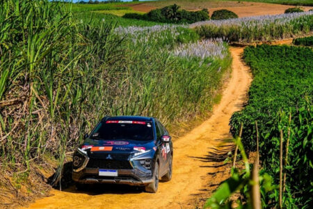 Carro em disputa na terra