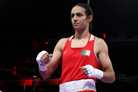 Imane Khelif atuando por Argélia no boxe