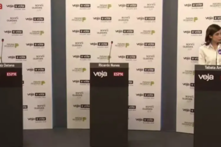 Bancadas vazias no debate de São Paulo (Foto: Reprodução/Youtube)