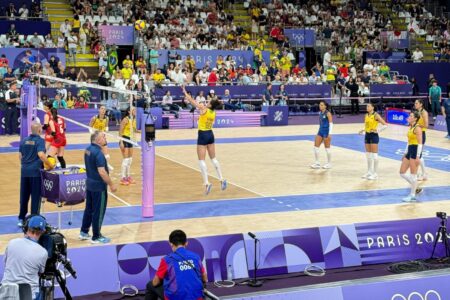 Seleção Brasileira Feminina de Vôlei em ação contra Japão