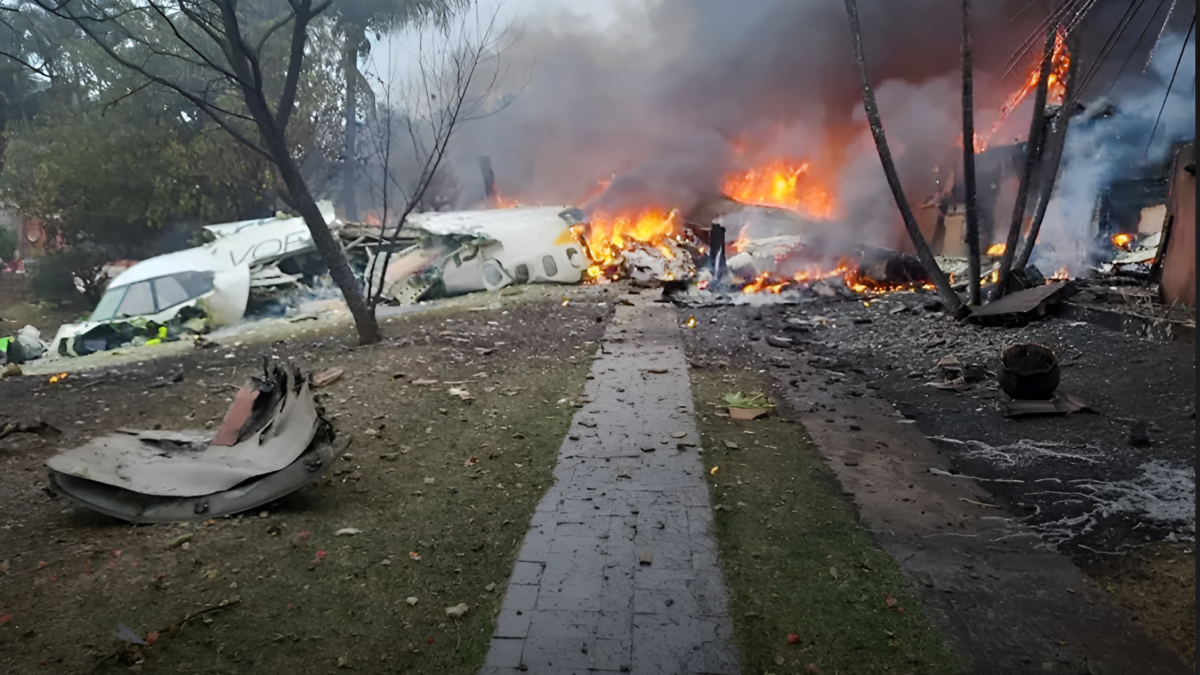 Destroços do avião que caiu em Vinhedo (SP) nesta sexta-feira (9/8)