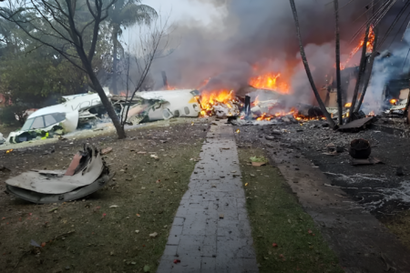 Destroços do avião que caiu em Vinhedo (SP) nesta sexta-feira (9/8)