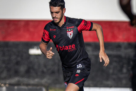 Lucas Kal durante treinamento no CT do Dragão 2024