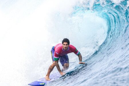 Gabriel Medina em ação no Taiti