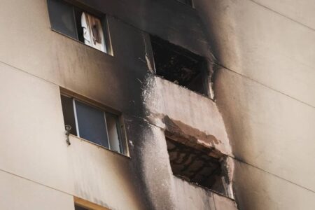 Vizinha do casal que se jogou do prédio em Valparaíso pensou em pular, mas decidiu aguardar resgate