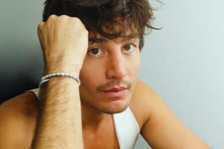 Tiago Iorc se apresenta em festival de MPB em Goiânia