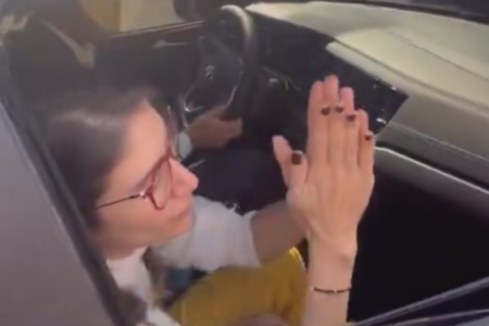 Rebeca Abravanel, ao deixar cemitério após enterro de Silvio Santos (Foto: Reprodução)