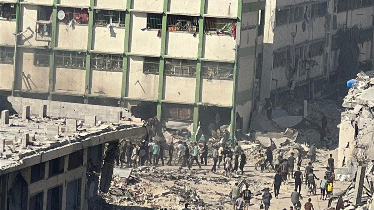 Cenário pós-bombardeio de escola na Faixa de Gaza após ataques de Israela (Foto: reprodução)