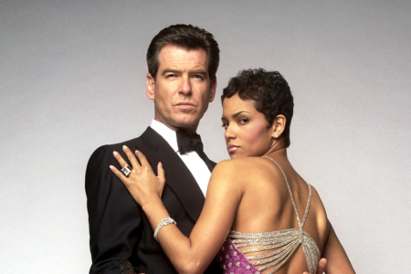 Para Halle Berry, o seu James Bond é Pierce Brosnan. Para sempre. "Ele sempre será meu Bond, sempre. Sou fã de Pierce Brosnan", disse Berry à Wired. Ela foi co-estrela de Brosnan no filme "007 - Um Novo Dia Para Morrer" de 2002.