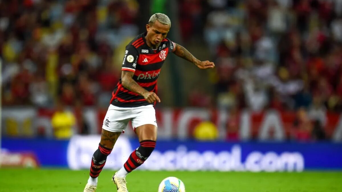 Wesley em ação com a camisa do Flamengo