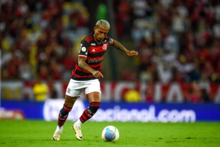 Wesley em ação com a camisa do Flamengo