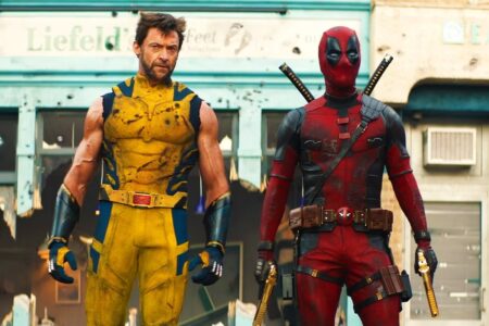 As estrelas de "Deadpool & Wolverine", Ryan Reynolds e Hugh Jackman, junto com o diretor Shawn Levy, receberam seus cartões de 'membro do clube do bilhão'.