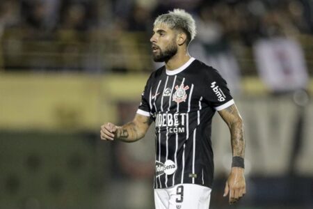 Yuri Alberto atuando com a camisa do Corinthians