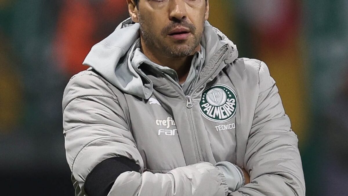 Abel Ferreira comandando treino do Palmeiras