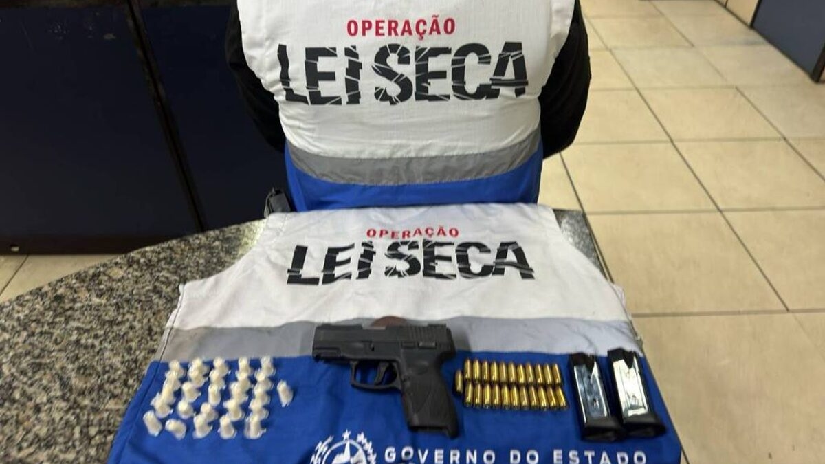 Homem morre afogado em praia do Rio após fugir de blitz